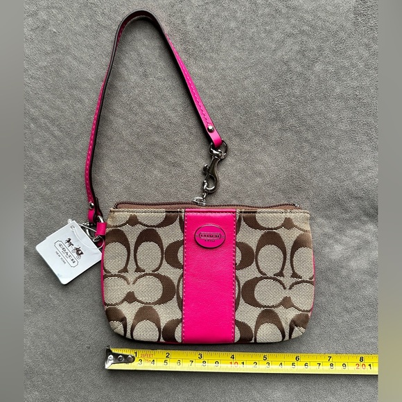 ❌SOLD❌NWT- Coach Legacy Signature Wristlet- Khaki with Fuchsia accents - Picture 1 of 5
